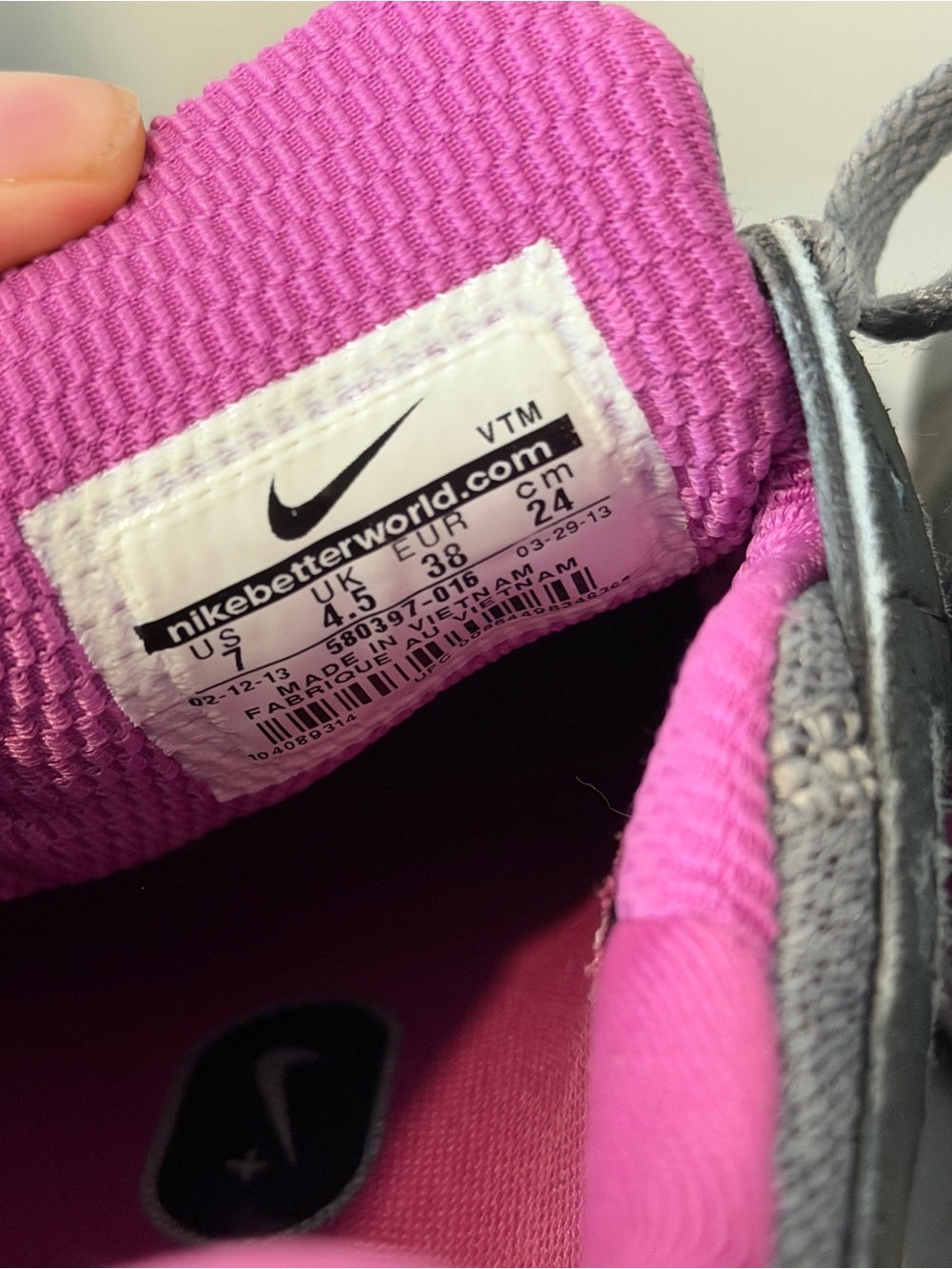 Nike Women’s Gray and Pink Athletic Running Shoes - Picture 7 of 7